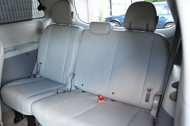 2013 Toyota Sienna AWD LIMITED W/ PREMIUM PKG, MOONROOF AND SKY VIEW , NAVIGATION - 23041477 - 30