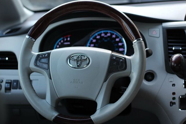 2013 Toyota Sienna AWD LIMITED W/ PREMIUM PKG, MOONROOF AND SKY VIEW , NAVIGATION - 23041477 - 31