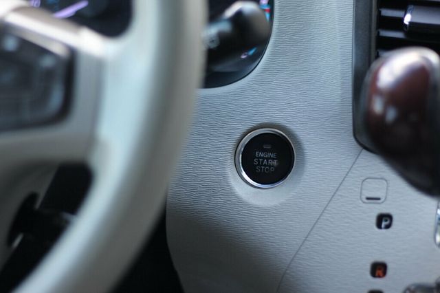 2013 Toyota Sienna AWD LIMITED W/ PREMIUM PKG, MOONROOF AND SKY VIEW , NAVIGATION - 23041477 - 32