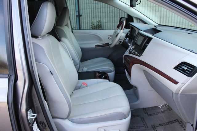 2013 Toyota Sienna AWD LIMITED W/ PREMIUM PKG, MOONROOF AND SKY VIEW , NAVIGATION - 23041477 - 6