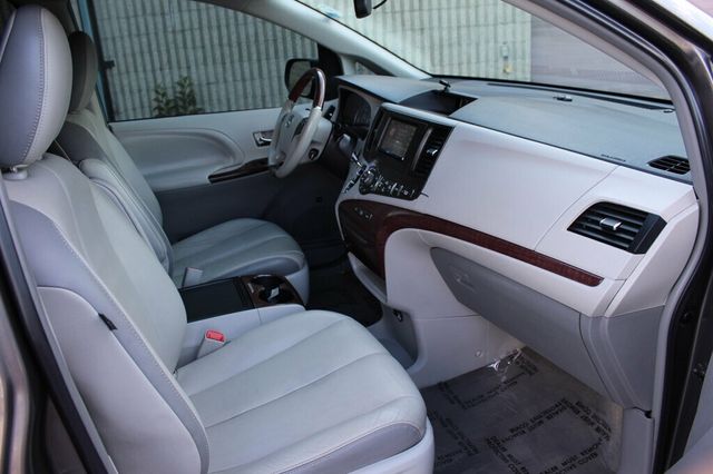 2013 Toyota Sienna AWD LIMITED W/ PREMIUM PKG, MOONROOF AND SKY VIEW , NAVIGATION - 23041477 - 7