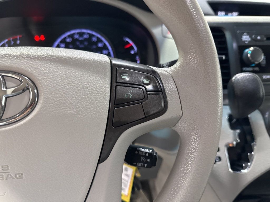 2013 Toyota Sienna LE - 22967677 - 10