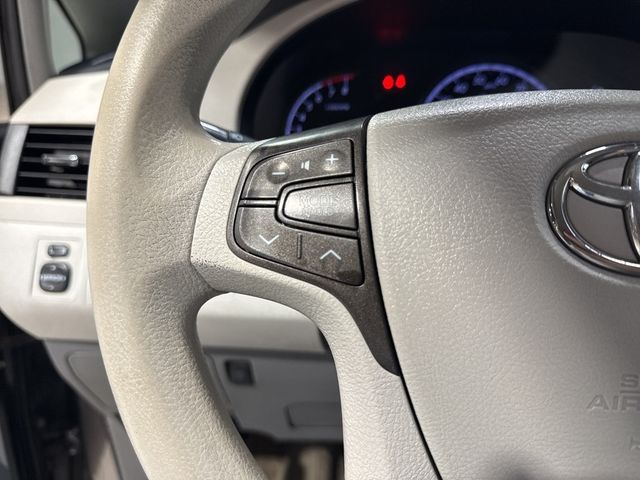 2013 Toyota Sienna LE - 22967677 - 11