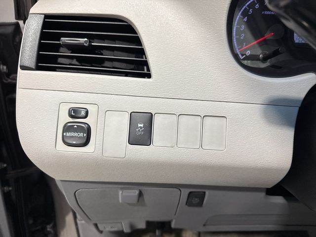 2013 Toyota Sienna LE - 22967677 - 13