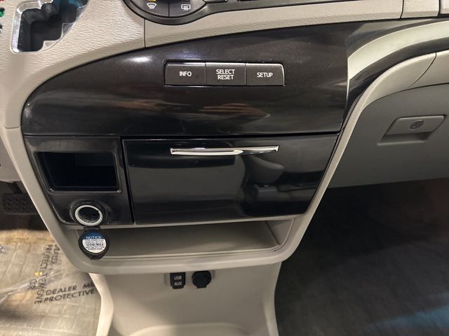 2013 Toyota Sienna LE - 22967677 - 19