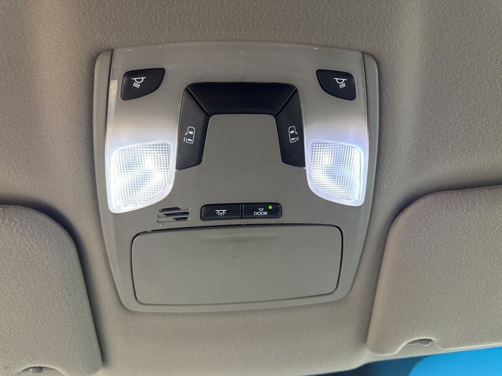 2013 Toyota Sienna LE - 22967677 - 21