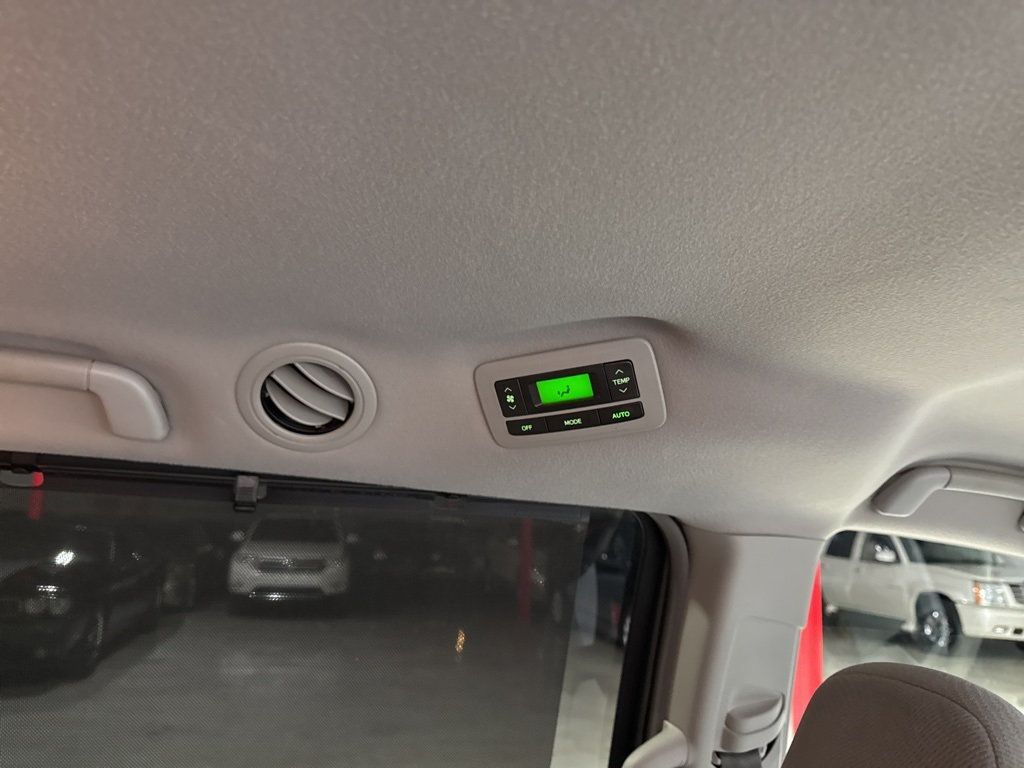 2013 Toyota Sienna LE - 22967677 - 36