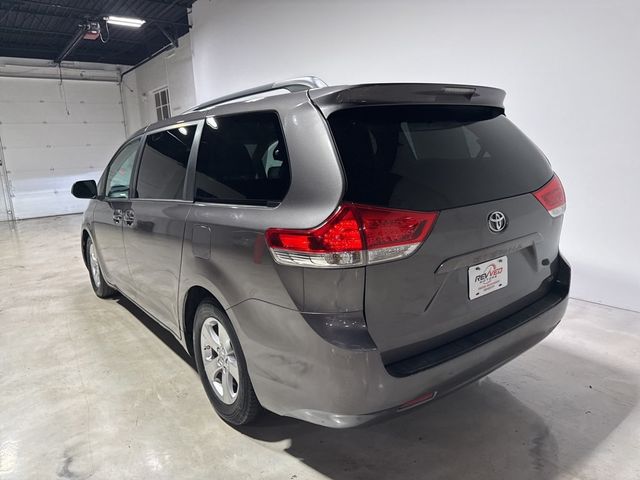 2013 Toyota Sienna LE - 22967677 - 4