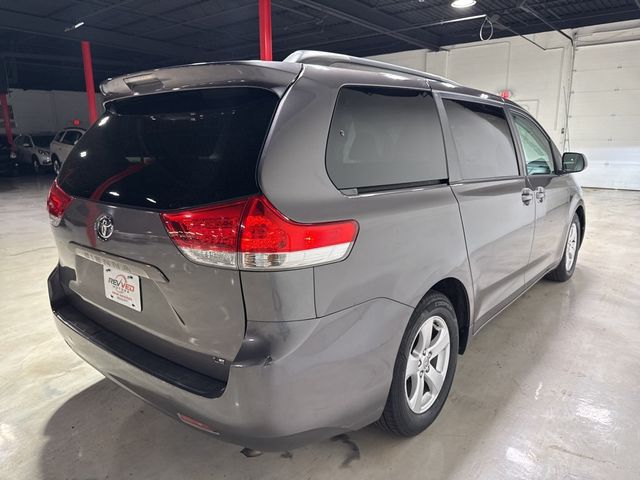 2013 Toyota Sienna LE - 22967677 - 6
