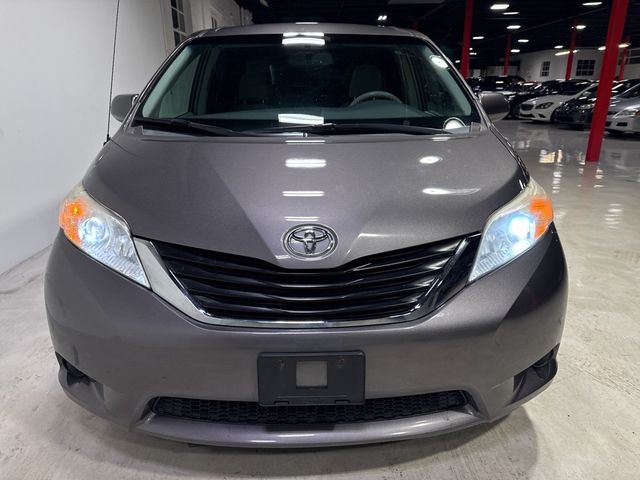 2013 Toyota Sienna LE - 22967677 - 8
