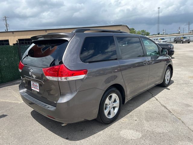 2013 Toyota Sienna LE 8-PASSENGER - 23050827 - 3