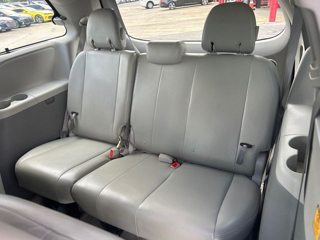 2013 Toyota Sienna LE 8-PASSENGER - 23050827 - 6