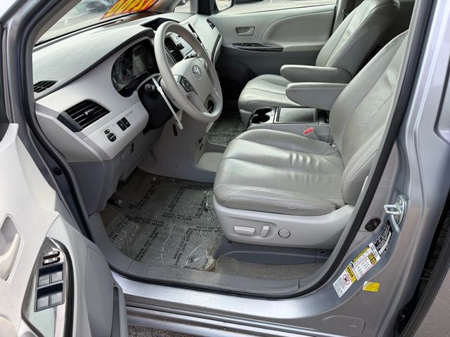 2013 Toyota Sienna LE 8-PASSENGER - 23063114 - 6