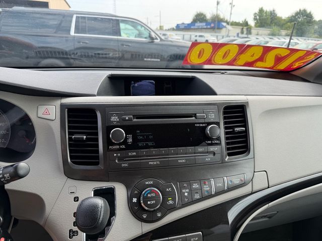 2013 Toyota Sienna LE 8-PASSENGER - 23063114 - 8