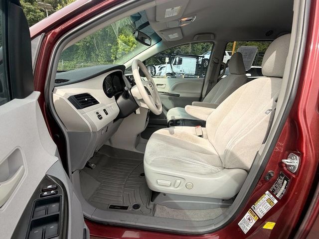 2013 Toyota Sienna LE 8 Passenger 4dr Mini Van - 23025308 - 11