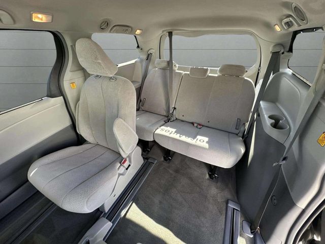 2013 Toyota Sienna LE 8 Passenger 4dr Mini Van - 22936469 - 18