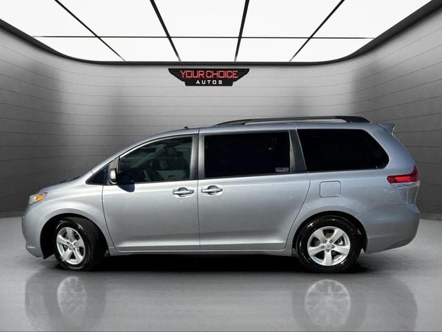 2013 Toyota Sienna LE 8 Passenger 4dr Mini Van - 22936469 - 1