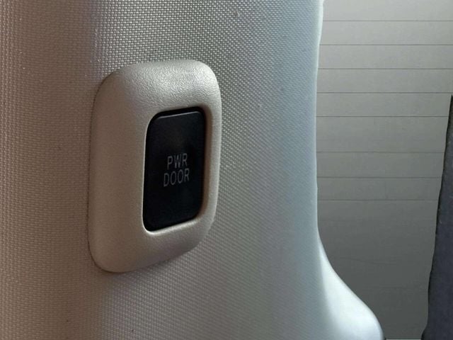 2013 Toyota Sienna LE 8 Passenger 4dr Mini Van - 22936469 - 19