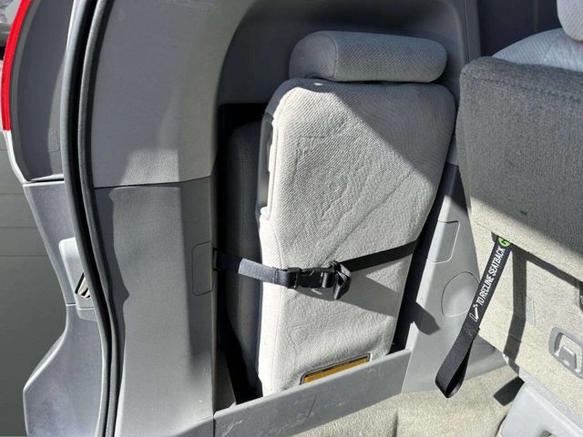 2013 Toyota Sienna LE 8 Passenger 4dr Mini Van - 22936469 - 24