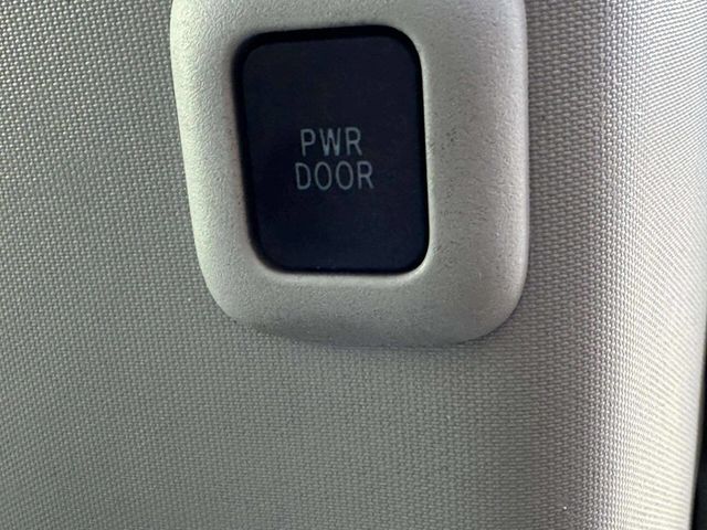 2013 Toyota Sienna LE 8 Passenger 4dr Mini Van - 22936469 - 28