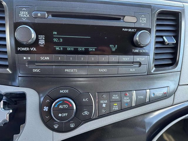 2013 Toyota Sienna LE 8 Passenger 4dr Mini Van - 22936469 - 49