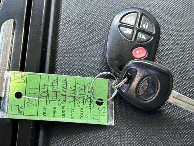 2013 Toyota Sienna LE 8 Passenger 4dr Mini Van - 22936469 - 56