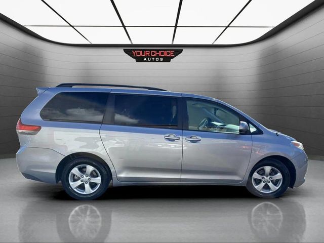 2013 Toyota Sienna LE 8 Passenger 4dr Mini Van - 22936469 - 5