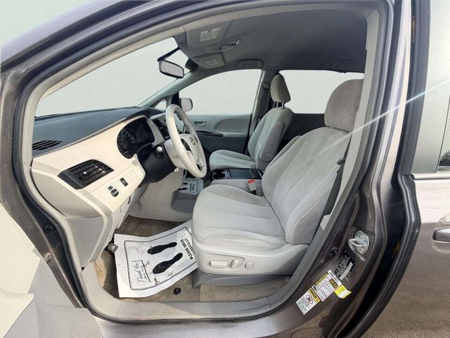 2013 Toyota Sienna LE 8 Passenger 4dr Mini Van - 23012251 - 15