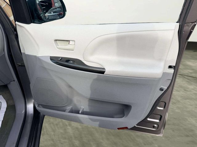 2013 Toyota Sienna LE 8 Passenger 4dr Mini Van - 23012251 - 24