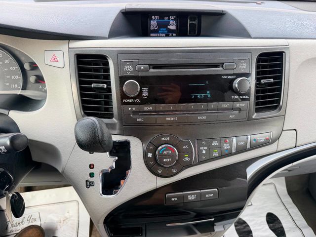 2013 Toyota Sienna LE 8 Passenger 4dr Mini Van - 23012251 - 32