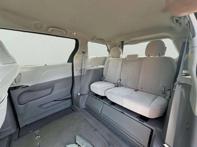 2013 Toyota Sienna LE Mobility 7 Passenger 4dr Mini Van - 23046823 - 13