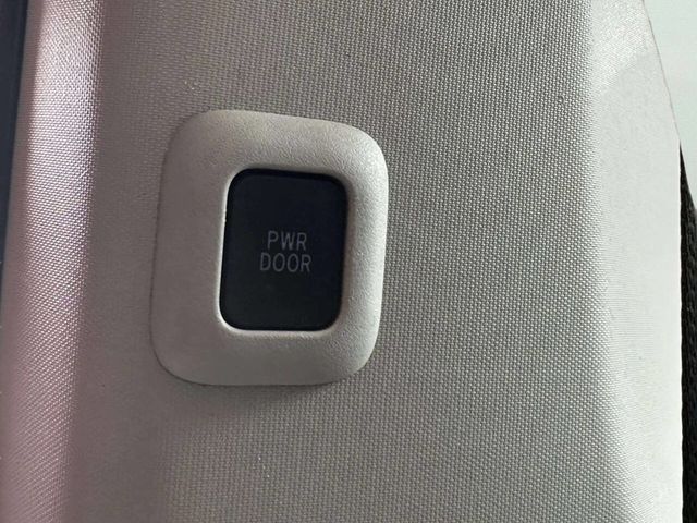 2013 Toyota Sienna LE Mobility 7 Passenger 4dr Mini Van - 23046823 - 14