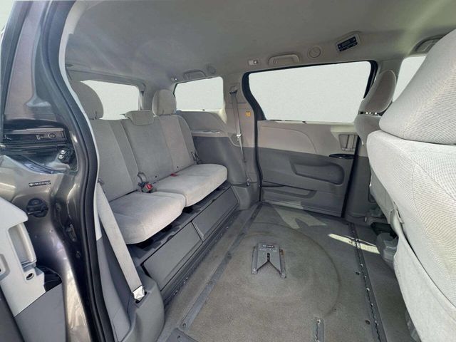 2013 Toyota Sienna LE Mobility 7 Passenger 4dr Mini Van - 23046823 - 18