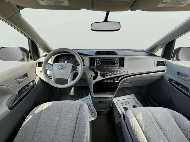 2013 Toyota Sienna LE Mobility 7 Passenger 4dr Mini Van - 23046823 - 19