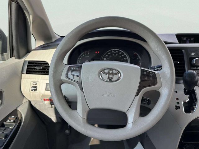 2013 Toyota Sienna LE Mobility 7 Passenger 4dr Mini Van - 23046823 - 22