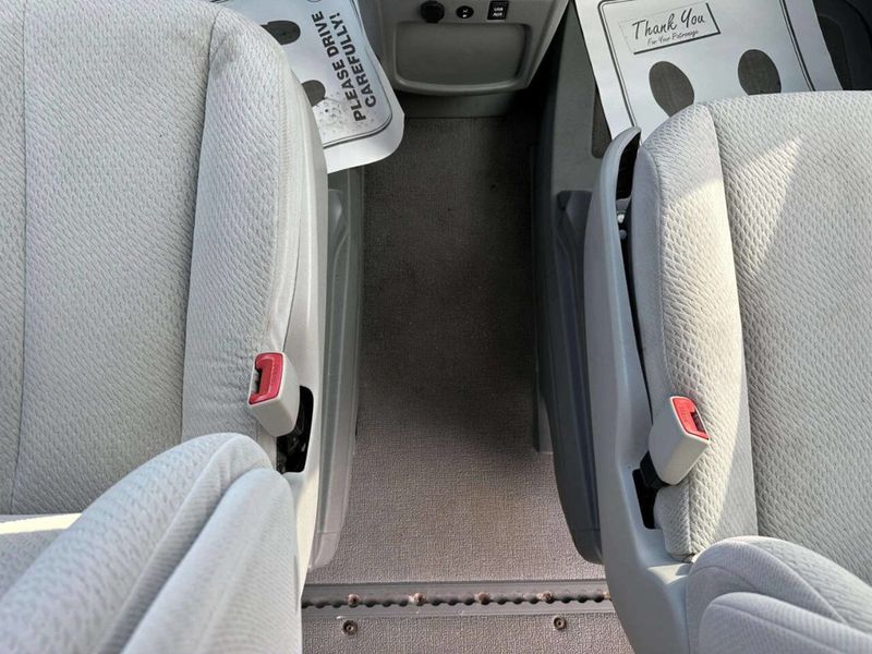 2013 Toyota Sienna LE Mobility 7 Passenger 4dr Mini Van - 23046823 - 26
