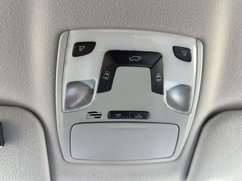 2013 Toyota Sienna LE Mobility 7 Passenger 4dr Mini Van - 23046823 - 36