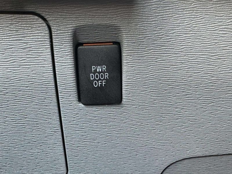 2013 Toyota Sienna LE Mobility 7 Passenger 4dr Mini Van - 23046823 - 38