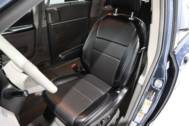 2013 Toyota Sienna LE Mobility Handicap Van - 23057726 - 13
