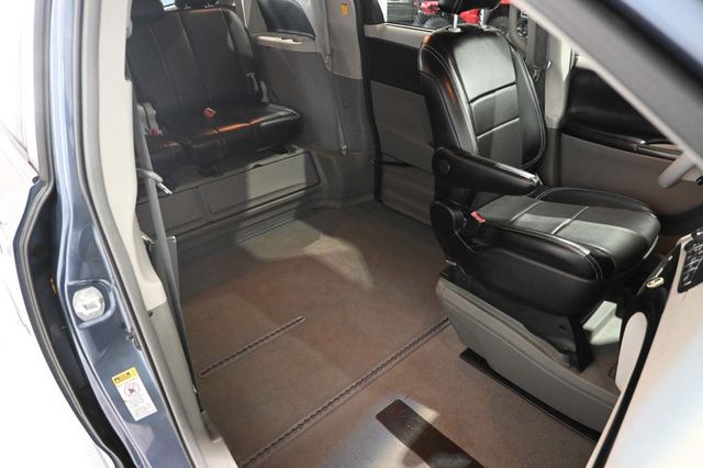 2013 Toyota Sienna LE Mobility Handicap Van - 23057726 - 15