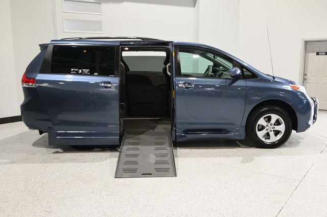 2013 Toyota Sienna LE Mobility Handicap Van - 23057726 - 16