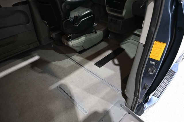 2013 Toyota Sienna LE Mobility Handicap Van - 23057726 - 18