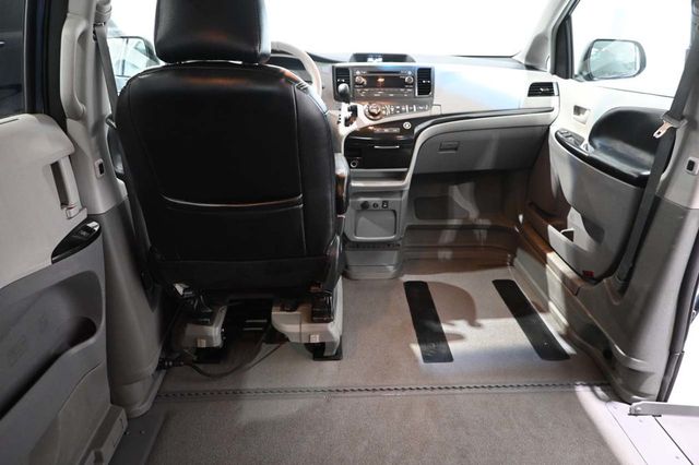 2013 Toyota Sienna LE Mobility Handicap Van - 23057726 - 19