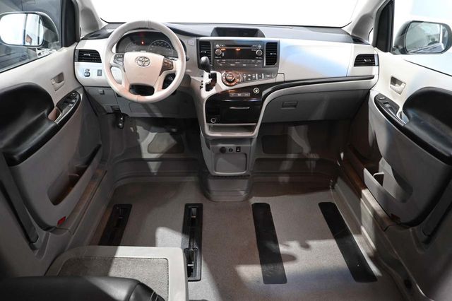 2013 Toyota Sienna LE Mobility Handicap Van - 23057726 - 20