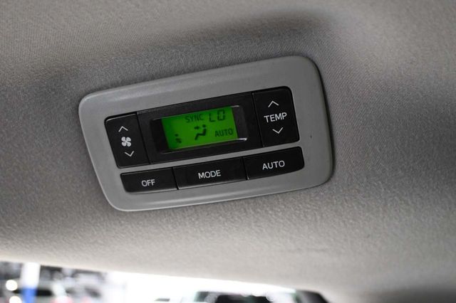2013 Toyota Sienna LE Mobility Handicap Van - 23057726 - 28