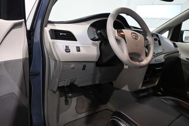 2013 Toyota Sienna LE Mobility Handicap Van - 23057726 - 30