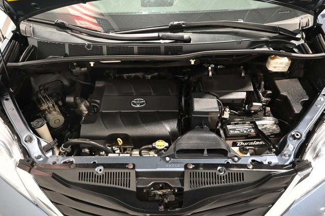 2013 Toyota Sienna LE Mobility Handicap Van - 23057726 - 34