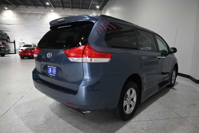 2013 Toyota Sienna LE Mobility Handicap Van - 23057726 - 5