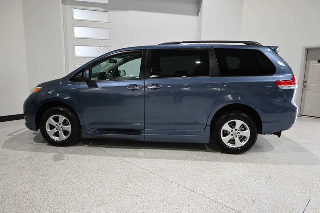 2013 Toyota Sienna LE Mobility Handicap Van - 23057726 - 8