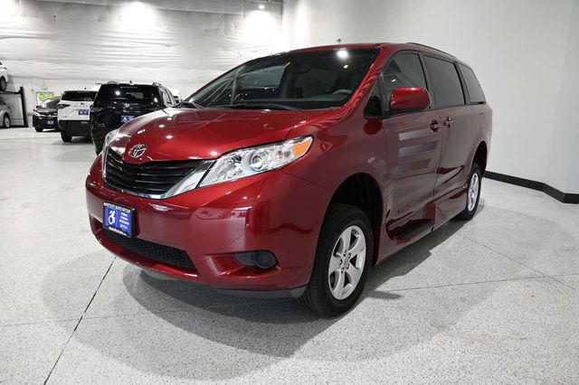 2013 Toyota Sienna LE Mobility Handicap Van - 23083282 - 9